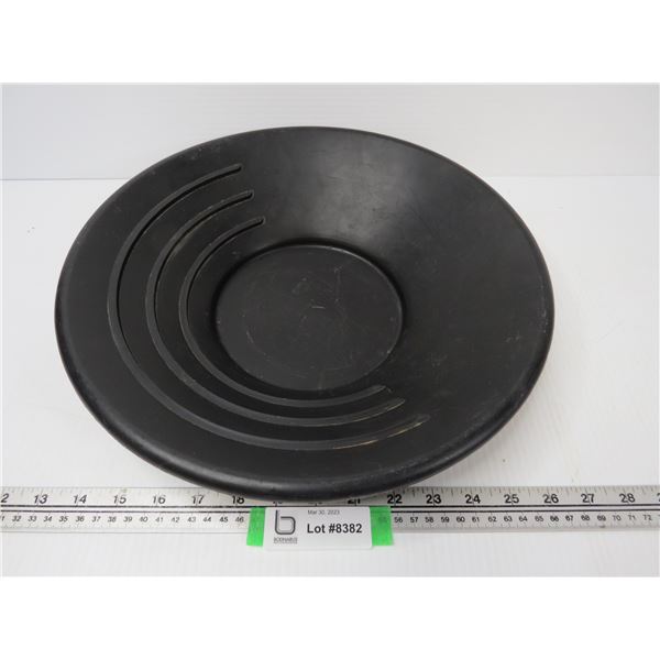 Black 13 1/2  Gold Panning Pan