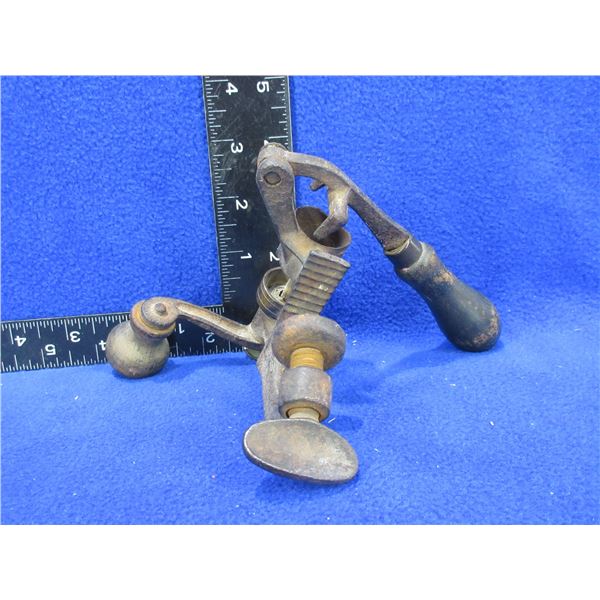 Vintage 10 Gauge Shotshell Reloader - Crank is seized and loader is dented
