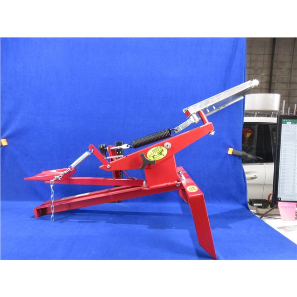 NEW - Trius One Step Clay Target Trap Thrower