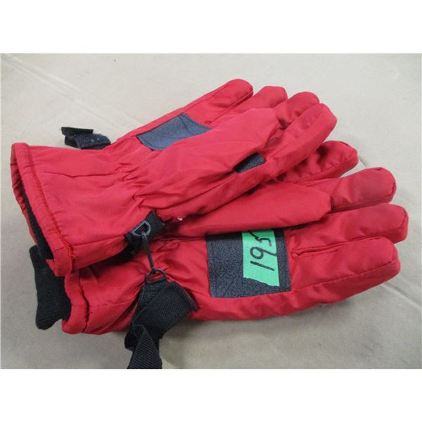 RED GLOVES SIZE MEDIUM red-gloves-size-medium