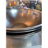 Image 2 : Stainless Mixing Bowls and collender Lot of 4