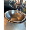 Image 3 : Stainless Mixing Bowls and collender Lot of 4