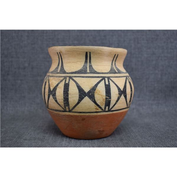 SANTO DOMINGO INDIAN POTTERY VASE