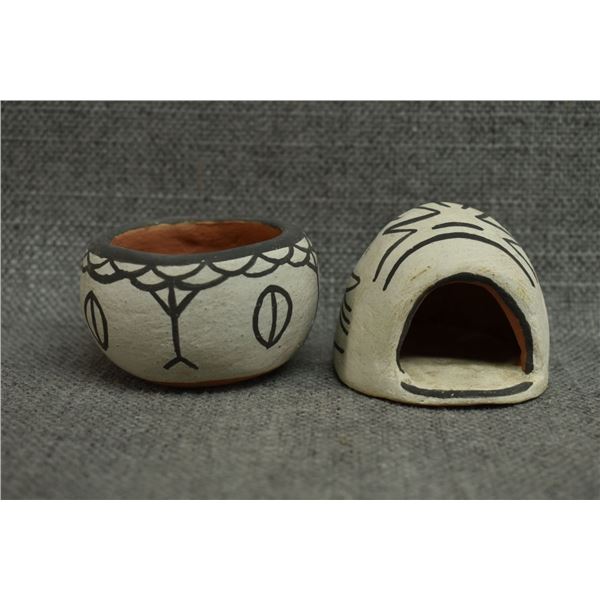 TWO SANTO DOMINGO INDIAN POTTERY ITEMS