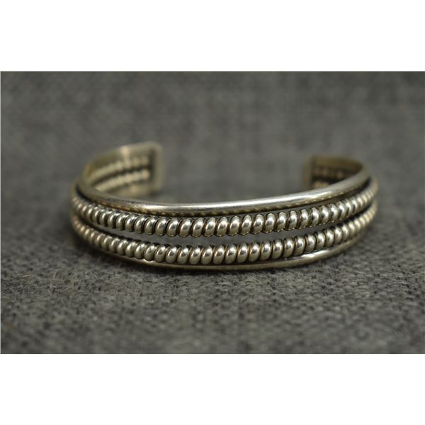 NAVAJO INDIAN STERLING SILVER BRACELET