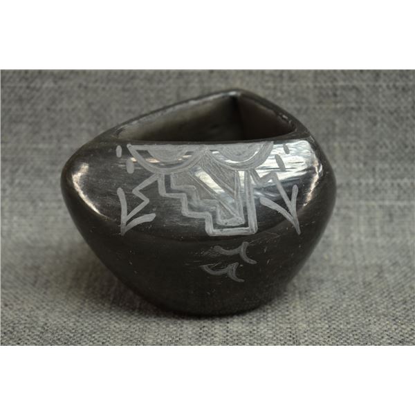 SANTA CLARA INDIAN POTTERY BOWL BY MYRA SISNEROS