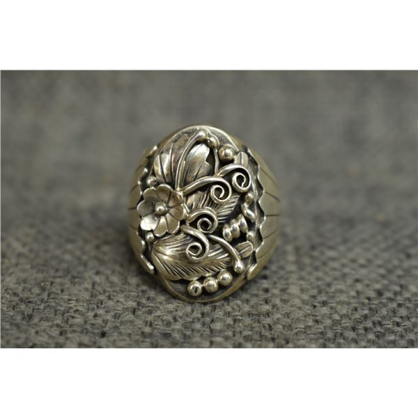 NAVAJO INDIAN SILVER RING SIGNED BJ