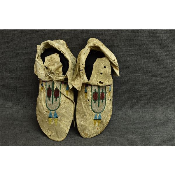 PLAINS INDIAN BEADED MOCCASINS