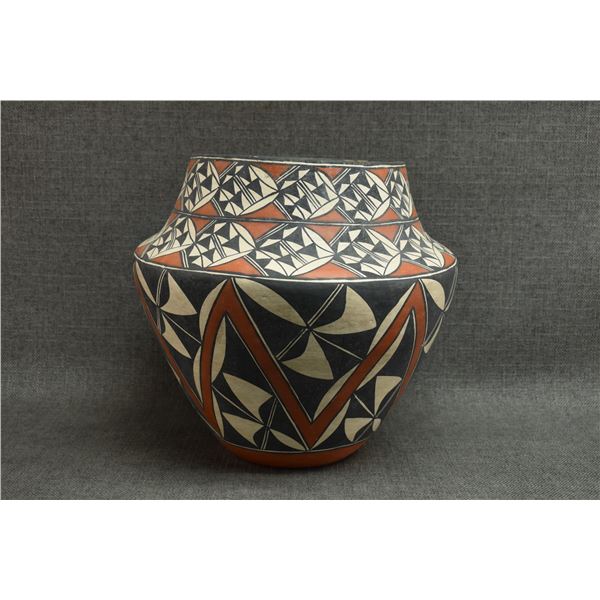 ACOMA INDIAN POTTERY OLLA