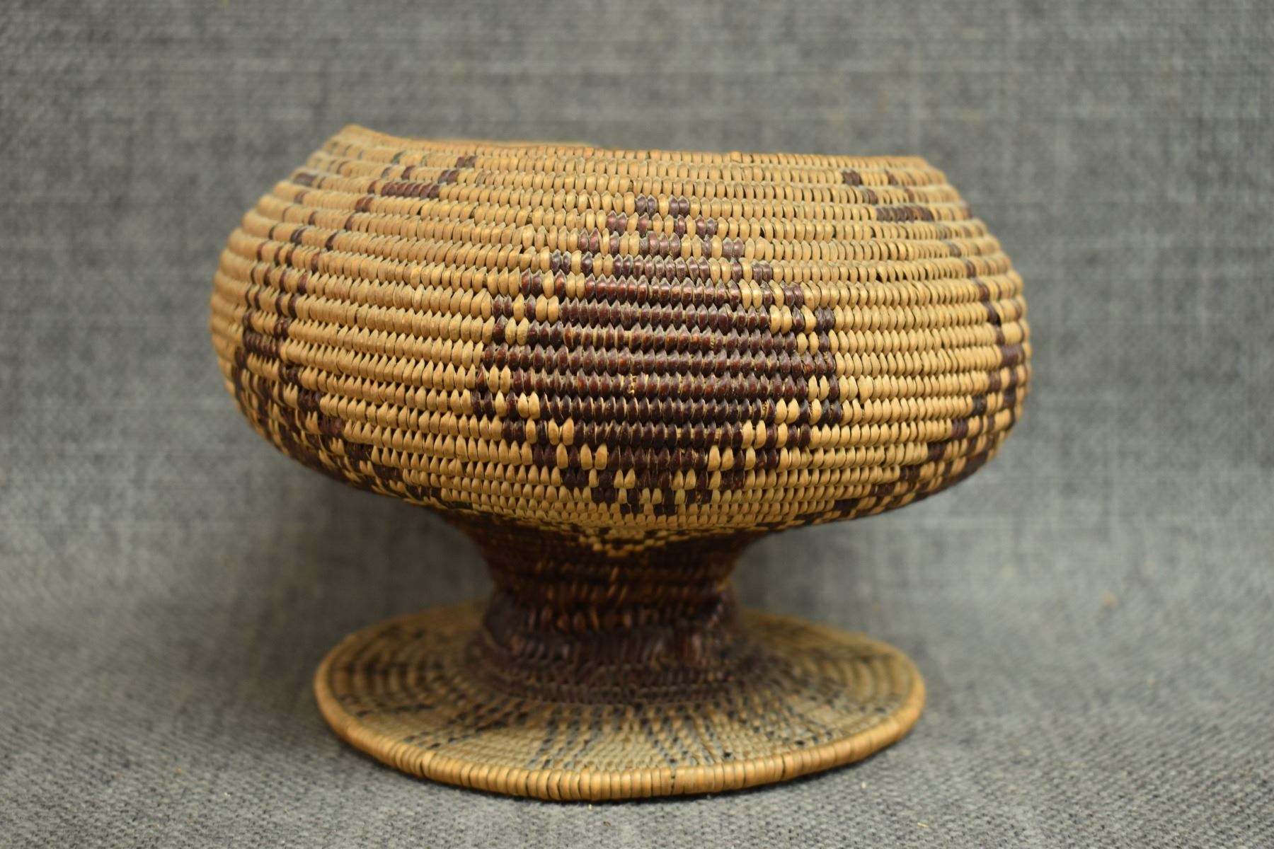 MAIDU INDIAN PEDESTAL BASKET