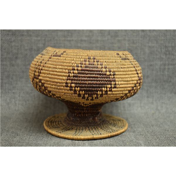 MAIDU INDIAN PEDESTAL BASKET