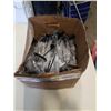 Image 1 : BOX OF GRIDWALL HOOKS 12"