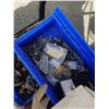 Image 8 : BOX OF 6000 1 INCH SCREWS AND TRAY OF HARDWARE
