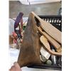 Image 8 : 2 BINS OF LEATHER WORKING TOOLS, CRAFT SUPPLIES
