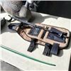 Image 2 : 2 GEESE DECOYS 22", MONOPOD WITH RIFLE REST AND LONGBOW