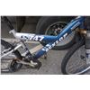 Image 2 : BLUE AND SILVER DUNLOP BIKE