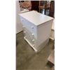 Image 2 : WHITE 4 DRAWER DRESSER