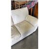 Image 2 : WHITE LEATHER LOVESEAT