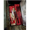 Image 2 : CUISINART KNIFE SET AND CASE OF DINNER KNIVES