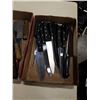 Image 2 : 2 TRAYS OF KNIVES, KNIFE BLOCK