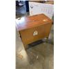 Image 8 : PAIR OF VICTORIAVILLE NIGHTSTANDS