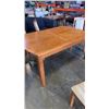 Image 8 : OAK DINING TABLE WITH 5 CHAIRS