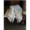 Image 2 : 2 PAIRS US SNOW CAMOUFLAGE PANTS SIZE LARGE - REGULAR