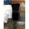 Image 2 : 3 PEDAL WASTE BIN