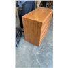Image 2 : 2 DRAWER OAK FILING CABINET