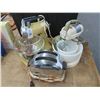 Image 1 : Lot of Vintage Mixers and Toaster