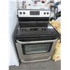Image 1 : Frigidaire S/S Glasstop 4 Burner Range/Oven