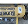 Image 2 : Dewalt 90 PSI 1.8 HP 4.5 Gal. Air Compressor