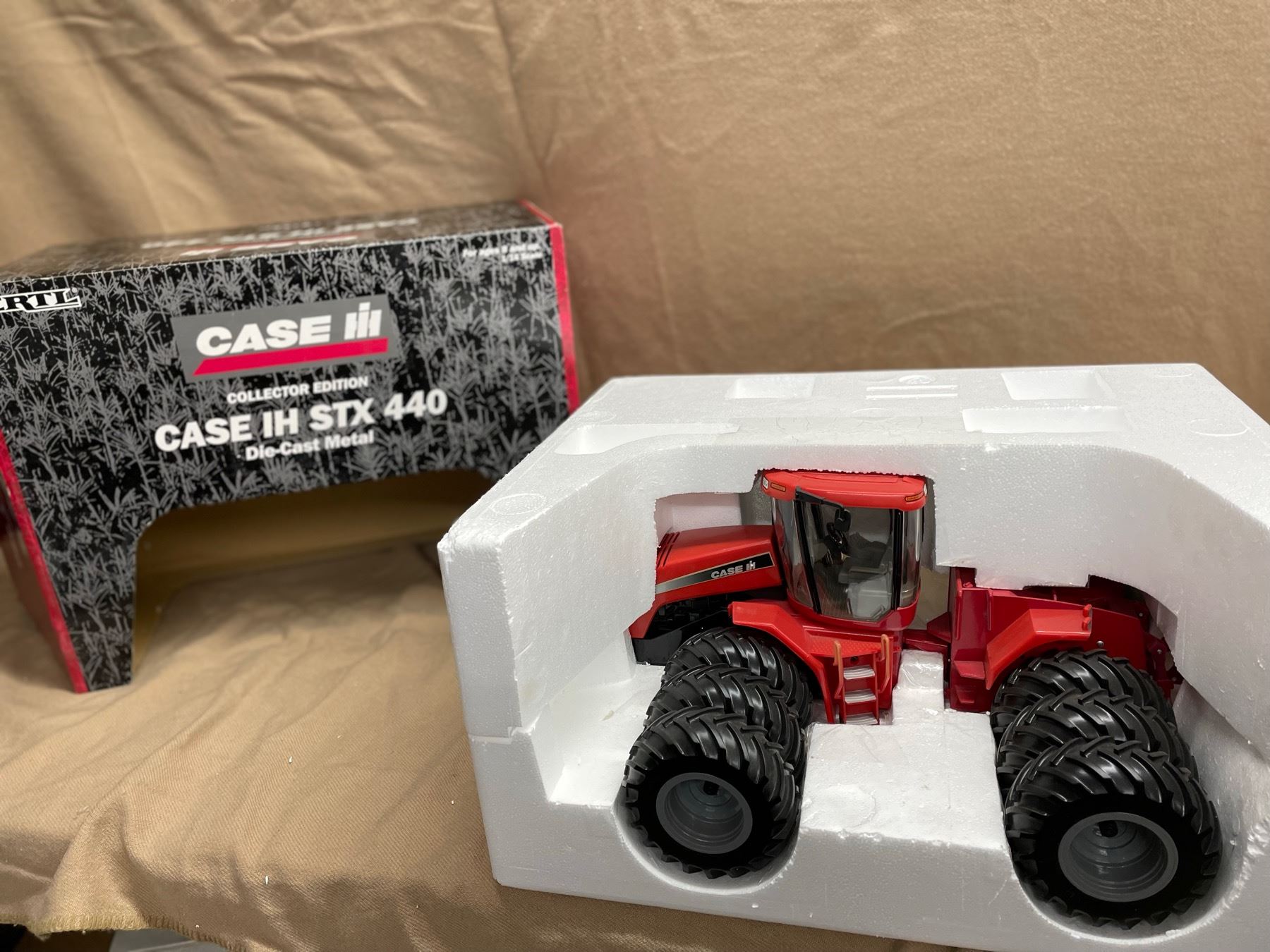 1:16 SCALE CASE IH STX 440 COLLECTOR EDITION DIE-CAST REPLICA BY ERTL