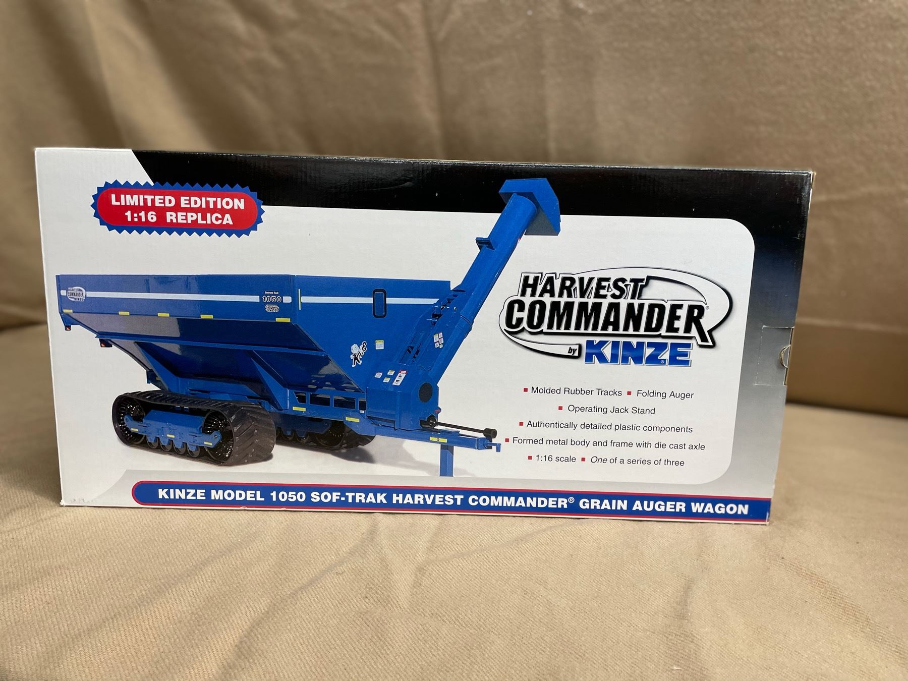 1:16 SCALE KINZE 1050 SOFT-TRAC HARVEST COMMANDER GRAIN AUGER WAGON ...