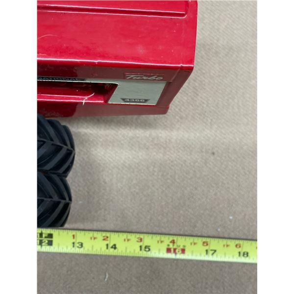 1:16 SCALE CASE IH INTERNATIONAL 4366 SIGNED COLLECTOR EDITION