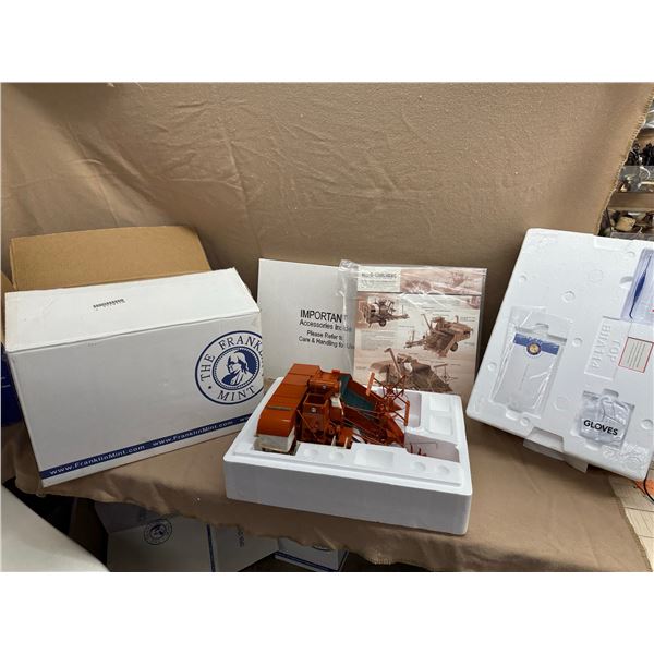 1/12 ALLIS-CHALMERS TYPE 60A ALL-CROP HARVESTER DIE-CAST REPLICA