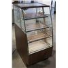 Image 1 : CURVED FRONT LIGHTED RETAIL DISPLAY CASE