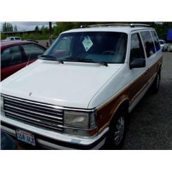 90 PLYMOUTH VOYAGER LE VAN EXMT.                                      
