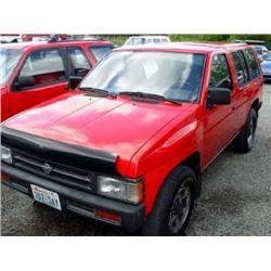 93 NISSAN PATHFINDER XE 5SPD 4DR EXMT.                                