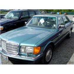 89 MERCEDES 300SE 4DR EXMT.                                           