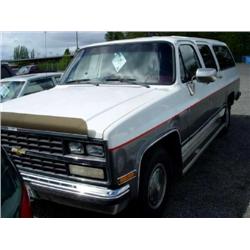 89 CHEVROLET SUBURBAN 4DR EXMT.                                       
