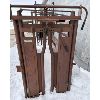 Image 2 : CATTLE SQUEEZE W/ PALPATATION TABLE - MARTIN WELDING MFG