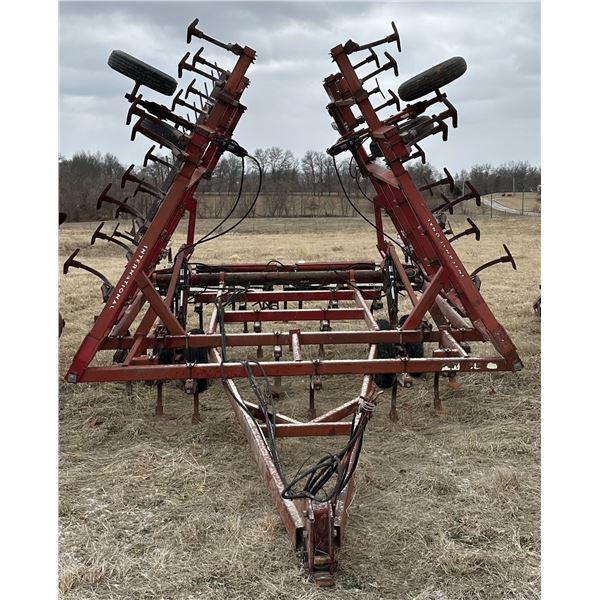 IH 28' Field Cultivator