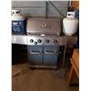 Image 1 : Broil-Mate Natural Gas BBQ With 2 Propane Tanks