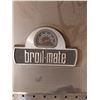 Image 2 : Broil-Mate Natural Gas BBQ With 2 Propane Tanks