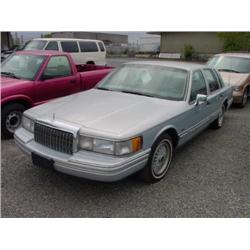 94 LINCOLN TOWNCAR 4DR EXMT.                                          