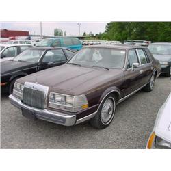 87 LINCOLN CONTINENTAL 4DR (NEEDS TRANY WORK) EXMT.                   