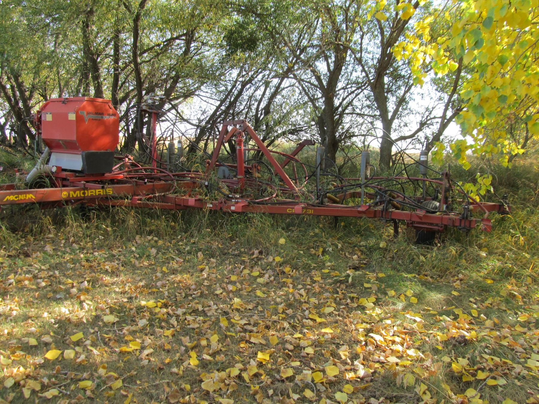 Morris CP731, 35 chisel plow Cultivator c/w Valmar 1620