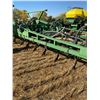 Image 25 : JD 1820 Cultivator, SN-H01820X675104 c/w 1900 Air cart, dual compartment, SN-H01900H675264, 40ft - 1