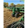 Image 30 : JD 1820 Cultivator, SN-H01820X675104 c/w 1900 Air cart, dual compartment, SN-H01900H675264, 40ft - 1